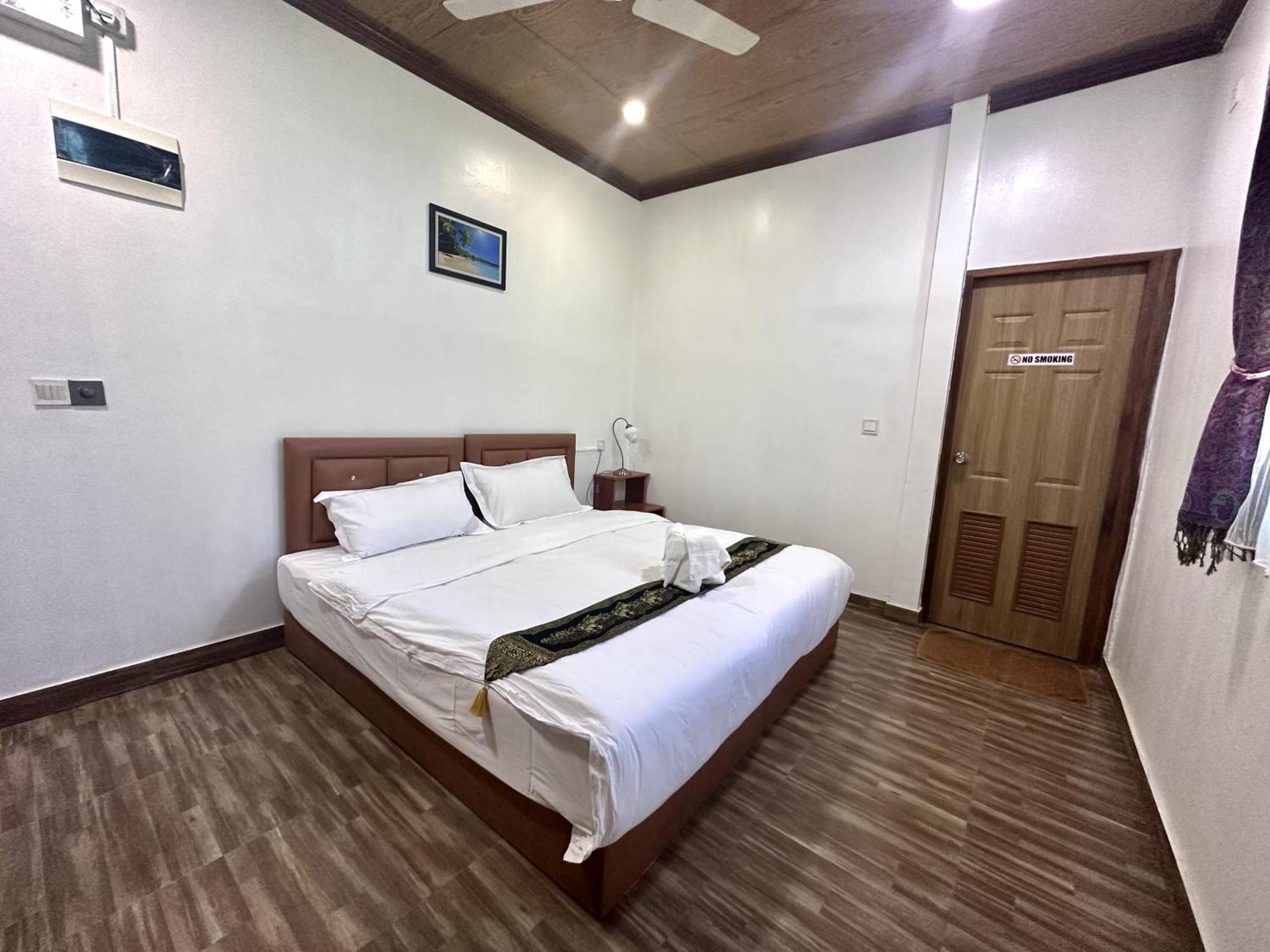 Galaxy Sunrise Sea View Hotel Fulidhoo Exterior photo