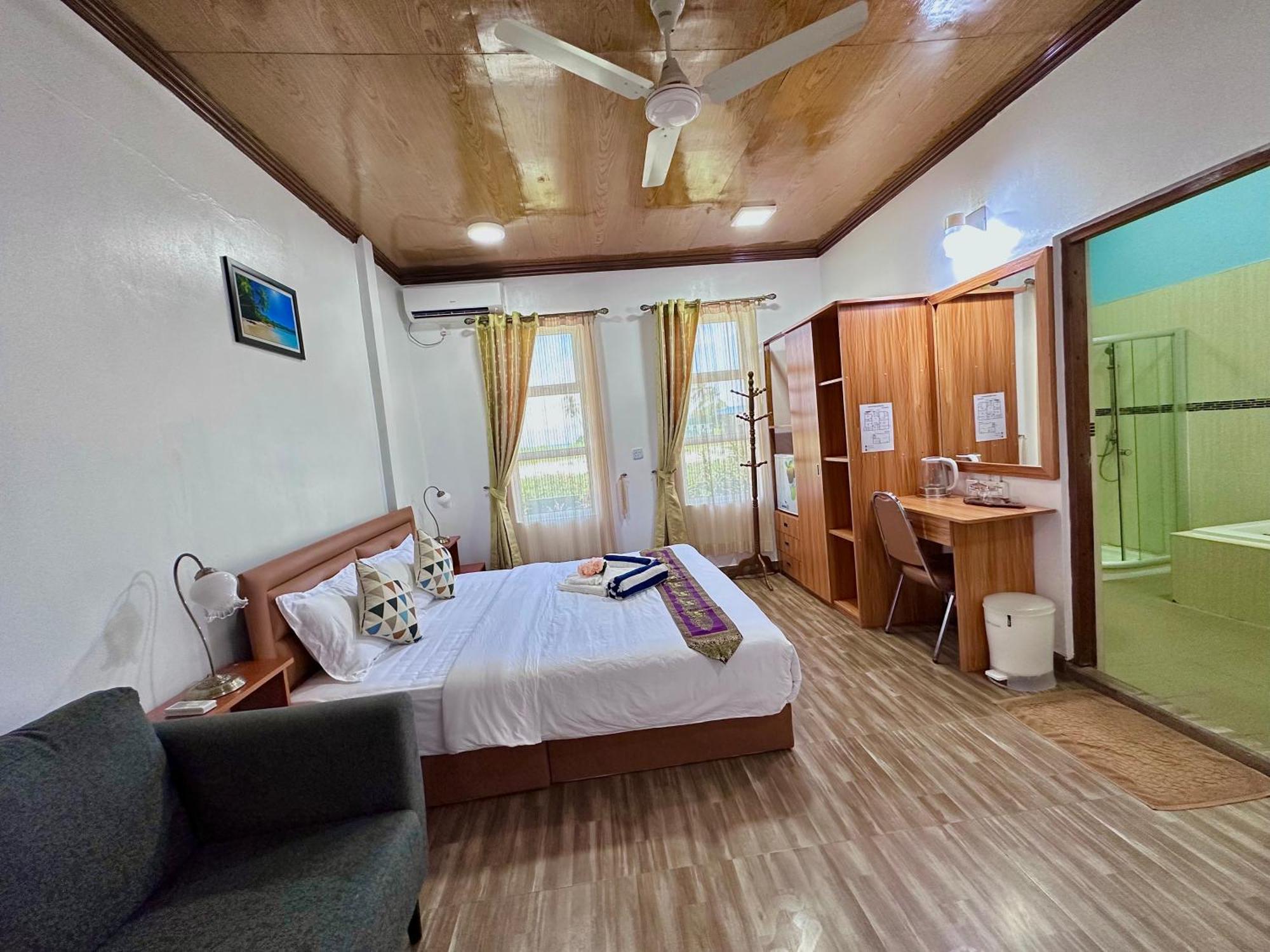 Galaxy Sunrise Sea View Hotel Fulidhoo Exterior photo