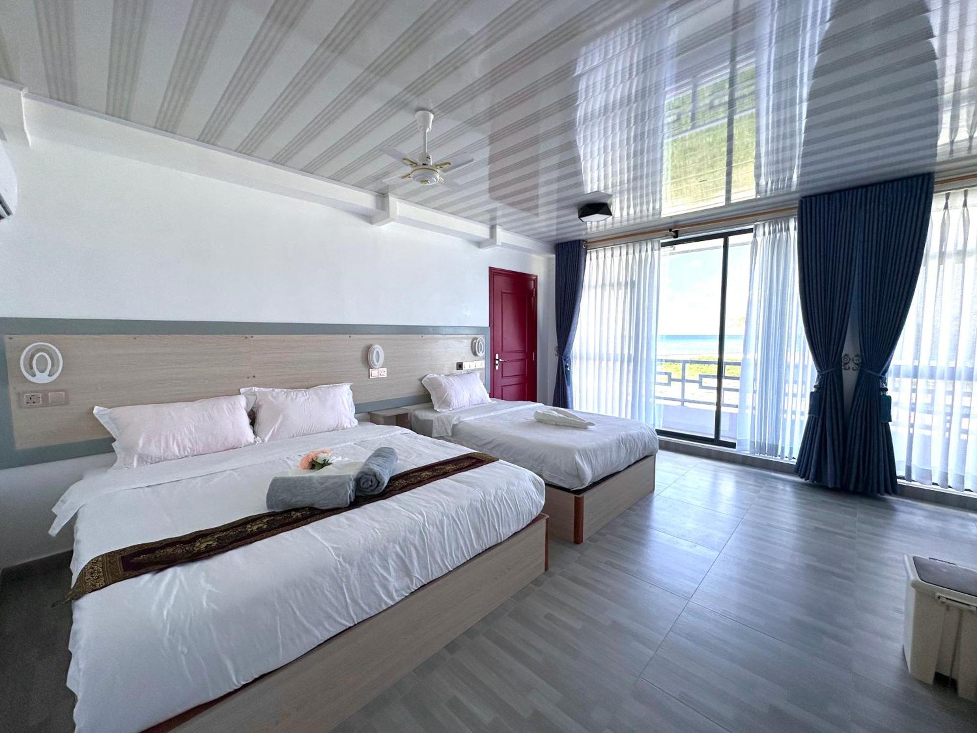 Galaxy Sunrise Sea View Hotel Fulidhoo Exterior photo