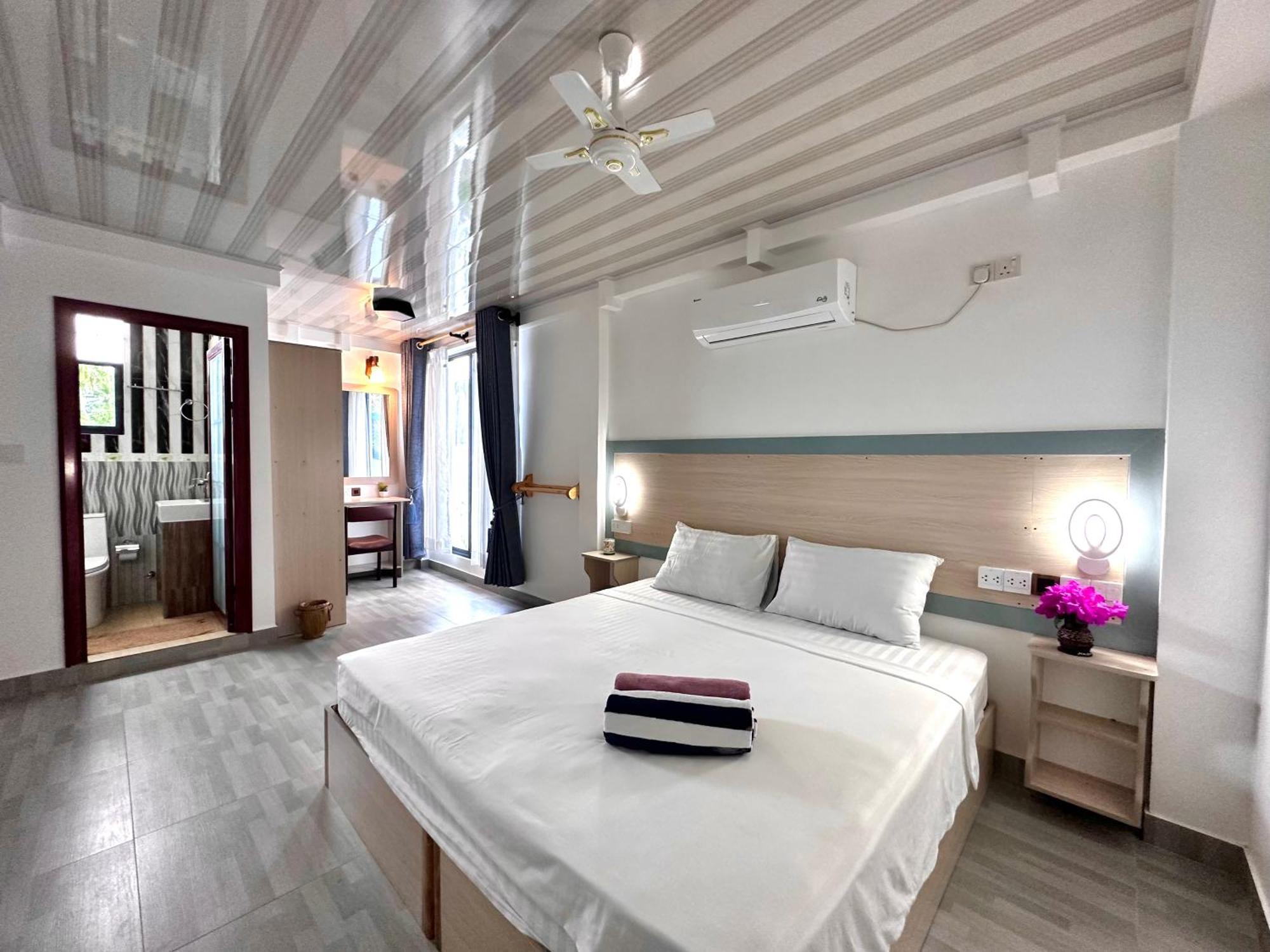 Galaxy Sunrise Sea View Hotel Fulidhoo Exterior photo