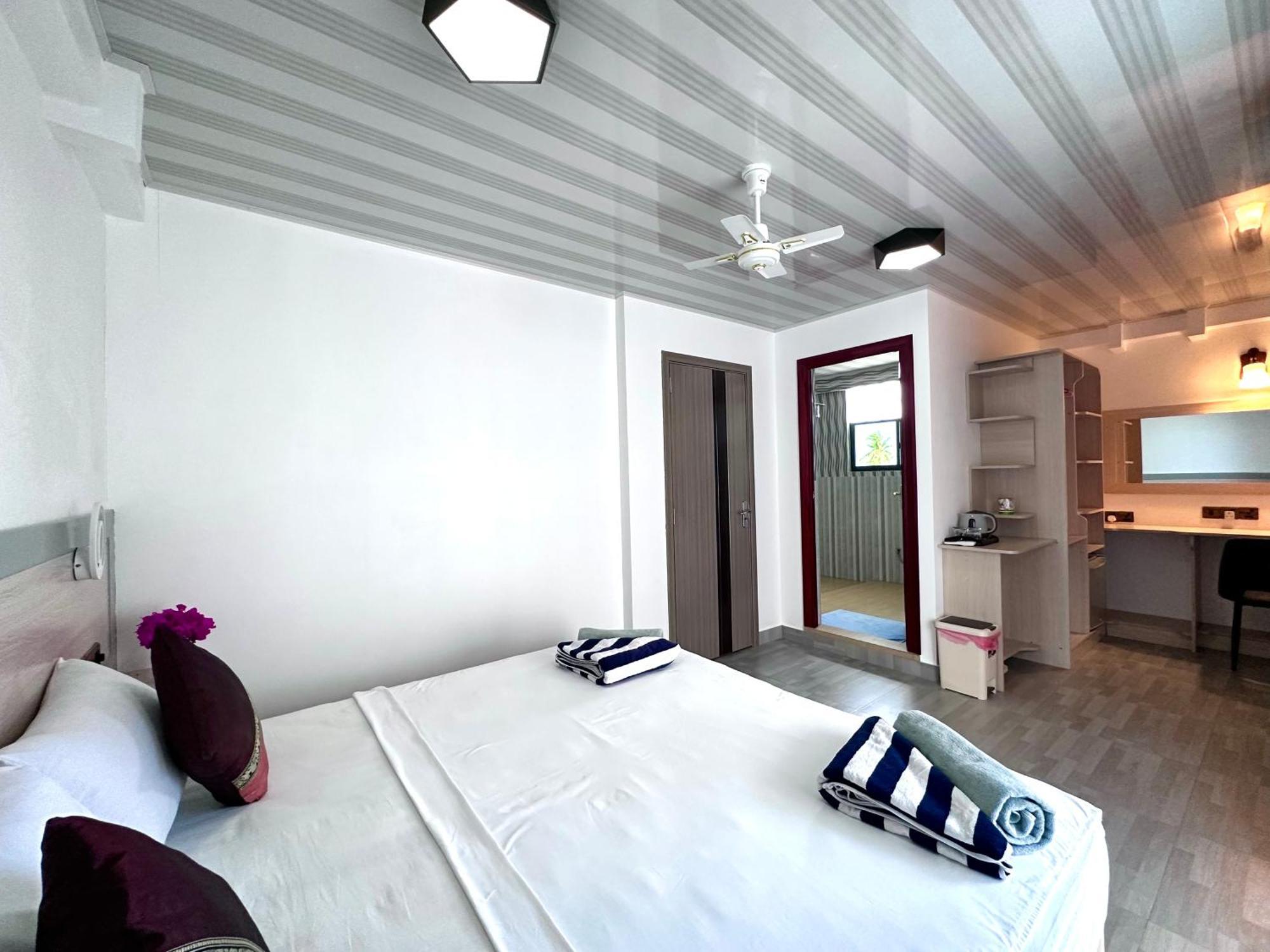 Galaxy Sunrise Sea View Hotel Fulidhoo Exterior photo
